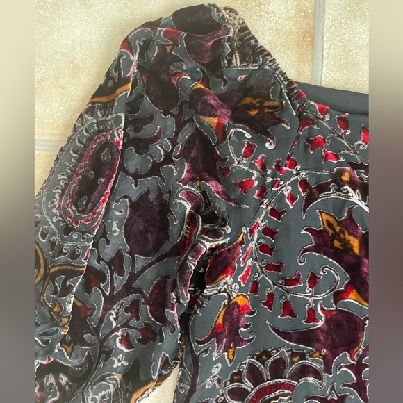 Alice and Olivia Women's Alecia Off Shoulder Top Baroque Burnout Paisley; size M - Picture 2 of 7